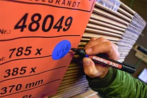 Permanentmarker „ED 330“, rot, 1-5 mm, Keilspitze, EDDING