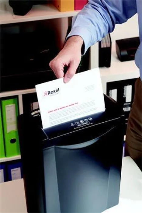 Hauptbild des Produkts Skartovací stroj "Alpha C/C", křížový řez, 6 listů, REXEL