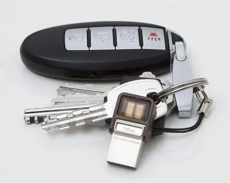 Hauptbild des Produkts USB flash disk  "MicroDuo", hnědá, 16GB, USB 2.0 + micro USB adapter, KINGSTON